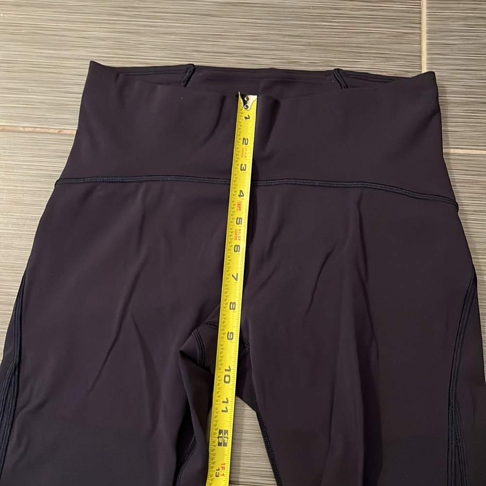 Lululemon Midnight Navy Train Times Crop 17” Size 8 Running Yoga Athletic Capri - Picture 12 of 13